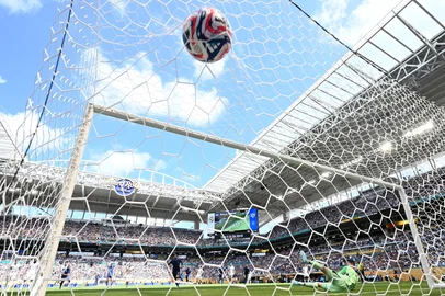 Al Hilal's Portuguese midfielder #08 Ruben Neves scores the equalising goal from the penalty spot during the FIFA Club World Cup 2025 Group H football match between Spain's Real Madrid and Saudi's Al-Hilal at the Hard Rock stadium in Miami on June 18, 2025. (Photo by PATRICIA DE MELO MOREIRA / AFP)<!-- NICAID(16063095) -->
