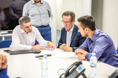 Airton Souza e Rodrigo Busato se reúnem com secretário da Reconstrução do governo federal, Maneco Hassen, para garantir recursos para a reconstrução de Canoas<!-- NICAID(15916267) -->