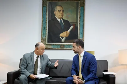 Presidente da Assembleia Legislativa do Rio Grande do Sul, Pepe Vargas recebe o Governador do Estado do Rio Grande do Sul, Eduardo Leite.<!-- NICAID(15974070) -->