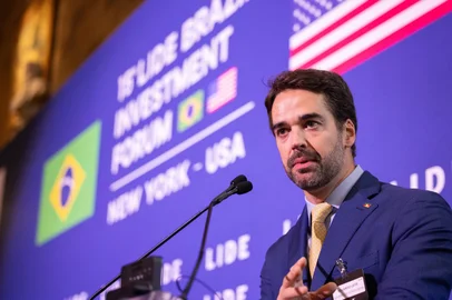 Mauricio Tonetto / Divulgação NOVA YORK, EUA – 11.05.2026 – O governador Eduardo Leite participou do 15º LIDE Brazil Investment Forum, em Nova York. Realizado anualmente, o evento reúne autoridades e empresários para impulsionar investimentos para o Brasil.Crédito: Mauricio Tonetto / Secom<!-- NICAID(16283835) -->