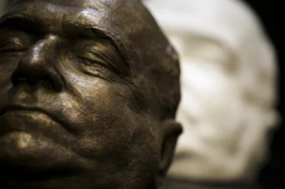 Sao Borja, RS, Brasil, 23-08-2023: Máscara mortuária. Casa abriga memorial em homenagem ao ex-presidente do Brasil Getulio Vargas em sua cidade natal Sao Borja. A casa, construida em 1910, fica na avenida Presidente Vargas, numero 1772, e serviu como residencia de Getulio, de sua esposa Darcy Sarmanho e dos 5 filhos do casal. Foto: Mateus Bruxel / Agencia RBSIndexador: Mateus Bruxel<!-- NICAID(15550523) -->