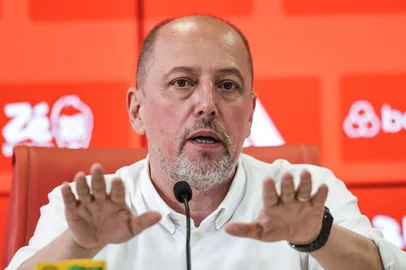 PORTO ALEGRE, RS, BRASIL, 12-12-2025: Coletiva de imprensa com o presidente do Internacional, Alessandro Barcellos. Foto: Renan Mattos / Agência RBS<!-- NICAID(16185494) -->