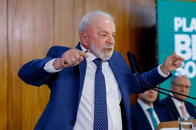 BRASÍLIA, DF, BRASIL - 13/08/2025 - O presidente Luiz Inácio Lula da Silva (PT) assinou, nesta quarta-feira (13), a medida provisória (MP) que cria o Plano Brasil Soberano. O texto traz ações de contingência para mitigar os impactos econômicos do tarifaço imposto por Donald Trump aos produtos brasileiros (Foto: Ricardo Stuckert/PR)<!-- NICAID(16100898) -->