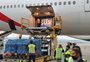 Avião com 2 milhões de doses da vacina de Oxford chega ao Brasil
