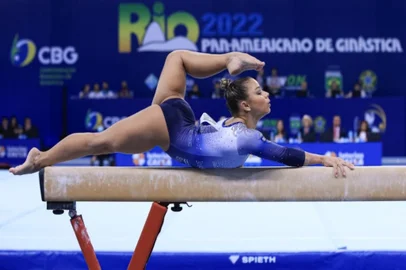 Flávia Saraiva