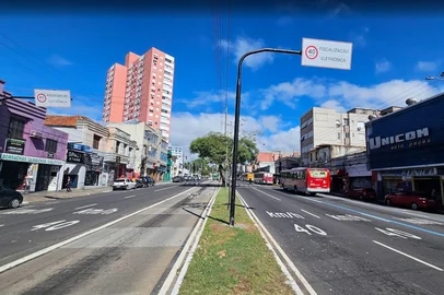 Placas indicam velocidade na Avenida da Azenha. Foto: EPTC/PMPA/Divulgação<!-- NICAID(16288254) -->