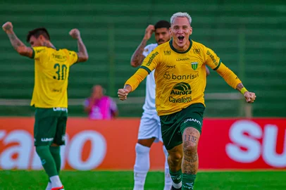 Centroavante Emerson Galego é contratado pelo Juventude para a disputa do Brasileirão 2025.<!-- NICAID(16002279) -->