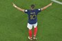 Kylian Mbappe faz o segundo gol da França em partida contra a Dinamarca pela Copa do Mundo<!-- NICAID(15277628) -->
