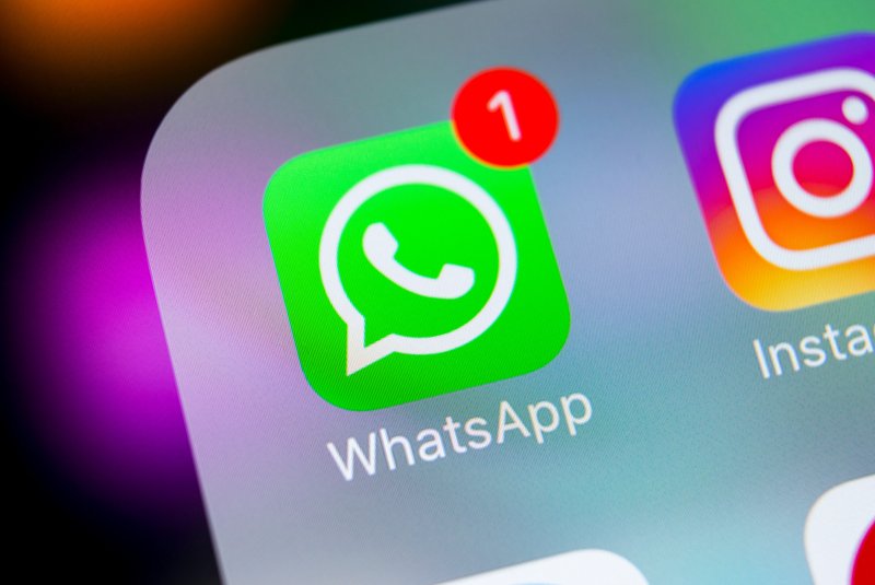 Sankt-Petersburg, Russia, March 6, 2018: Whatsapp messenger application icon on Apple iPhone X smartphone screen close-up. Whatsapp messenger app icon. Social media icon. Social networkFonte: 291768871<!-- NICAID(15608405) -->