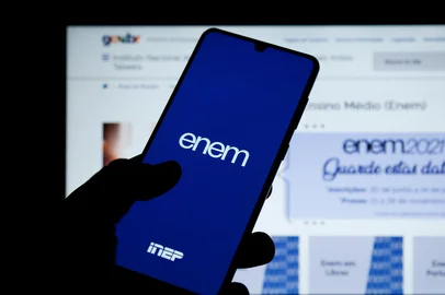 Minas Gerais, Brazil - June 02, 2021: mobile phone screen with INEP ENEM applicationIndexador: sidneydealmeida.comFonte: 437125000Fotógrafo: sidneydealmeida.com<!-- NICAID(15891792) -->