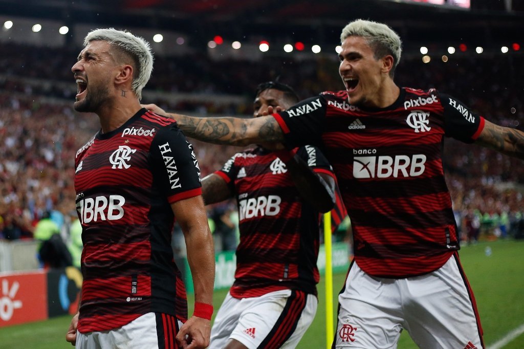 Flamengo volta a vencer o São Paulo e confirma vaga na final da Copa do ...
