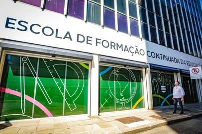 Escola de Formação Continuada da Educação de Porto Alegre<!-- NICAID(16219891) -->