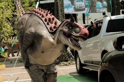 Alossauro na Jurassic Safari Experience<!-- NICAID(14788208) -->