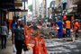 Porto Alegre, RS, Brasil - 14/11/2023 - Obras do Quadrilátero Central chegam às ruas Dr. Flores e dos Andradas e afetam fluxo de pessoas e trabalho dos lojistas. FOTO: JONATHAN HECKLER, AGÊNCIA RBS<!-- NICAID(15596665) -->