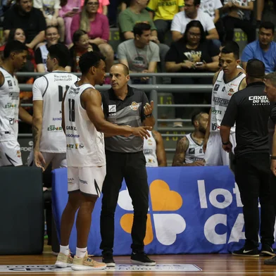 CAXIAS DO SUL, RS, BRASIL, 03/01/2024. Caxias do Sul Basquete x Flamengo, jogo válido pela última rodada do turno do Novo Basquete Brasil - NBB 2023/2024 - realizado no ginásio do Sesi. (Bruno Todeschini/Agência RBS)<!-- NICAID(15640889) -->