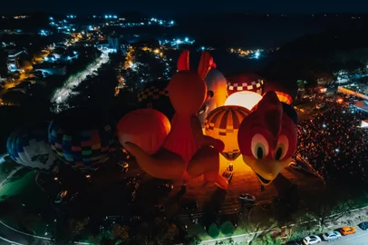 Quando em terra, os balões vão proporcionar o espetáculo noturno Night Glow, marcado para às 19h30min do sábado e às 20h no domingo. As chamas que enchem os balões de ar quente são acessas e criam o cenário que promete encantar crianças e adultos.<!-- NICAID(15552548) -->