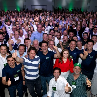 O governador Carlos Massa Ratinho Junior apresentou, nesta quinta-feira (13), um panorama do Estado a prefeitos e prefeitas na abertura do evento Paraná Mais Cidades, em Foz do Iguaçu, no Oeste do Paraná. O encontro, que reúne lideranças dos 399 municípios do Estado, tem como objetivo apresentar programas do governo aos novos gestores, que assumiram a gestão em 2025.<!-- NICAID(15976258) -->