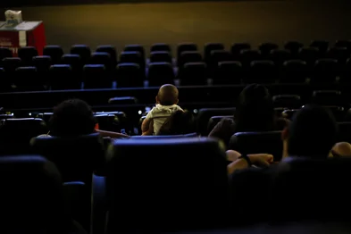 PORTO ALEGRE, RS, BRASIL, 01-04-2026: Como é a sessão do Cinematerna, uma associação que faz sessões de cinema para mães com bebês. Fotos: Duda Fortes/Agencia RBS<!-- NICAID(16257041) -->