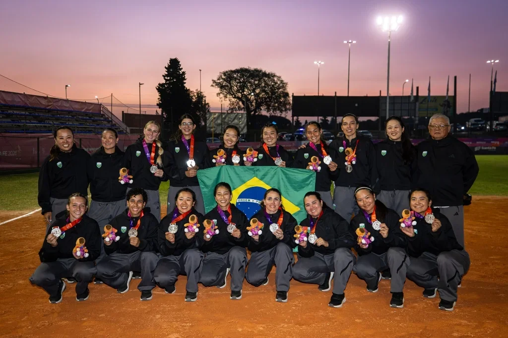 Brasil perde para Venezuela e conquista prata no softbol 