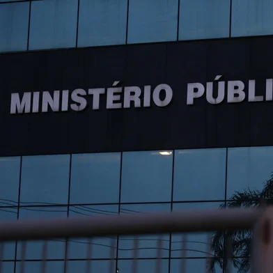 PORTO ALEGRE, RS, BRASIL, 12-09-2016: Protesto em frente a sede do Ministério Público em Porto Alegre, contra o promotor Theodoro Alexandre da Silva Silveira, afastado após declarações dirigidas à menor vítima de estupro em Júlio de Castilhos (FOTO FÉLIX ZUCCO/AGÊNCIA RBS, Editoria de Notícias).<!-- NICAID(12436555) -->