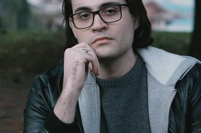 Filme inspirado na arte circense será exibido no Okotoks Film Festival, no CanadáGraduado no curso de Tecnologia em Produção Audiovisual da Universidade de Caxias do Sul, Leo Kaczorowski tem motivos para comemorar. O curta documental sobre a arte circense Estrelas de Lona, desenvolvido a partir do seu trabalho de conclusão de curso (TCC), foi selecionado para concorrer em diferentes categorias no 10º Okotoks Film Festival, no Canadá. Entre elas, Melhor Documentário, Melhor Cinematografia (Direção de Fotografia), Melhor Som e Escolha do Público. O festival, que ocorre de 4 a 13 de junho, promove simultaneamente o Country Highlight, evento que homenageia um país e a sua respectiva produção cultural, envolvendo filmes, exposições e gastronomia. Nesta edição, o destaque será o Brasil. O curta de Kaczorowski será exibido no Brazil Highlight, dia 6 de junho.<!-- NICAID(16286291) -->