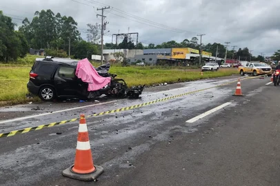 ARÁRICA, RS, BRASIL - 13.02.2024 - Acidente entre dois veículos e um caminhão na RS-239<!-- NICAID(15976147) -->