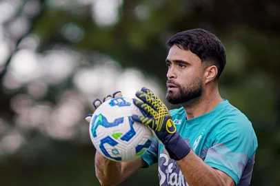 Treino do Juventude no CT na segunda-feira (24-03). Na foto:goleiro Gustavo<!-- NICAID(16002538) -->