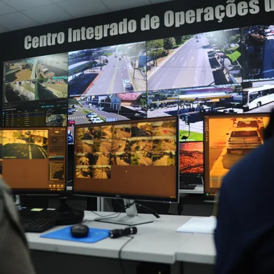 CAXIAS DO SUL, RS, BRASIL, 03/04/2024. A reportagem foi até o Centro Integrado de Operações de Caxias do Sul (CIOP), para pauta sobre os primeiros seis meses de funcionamento da unidade. (Bruno Todeschini/Agência RBS)Indexador: BTK<!-- NICAID(15724255) -->