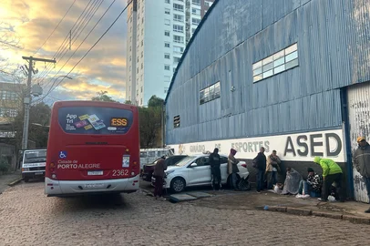 Em um mês, quase três mil pessoas em situação de rua usaram transporte da prefeitura de Porto Alegre para abrigos<!-- NICAID(16082953) -->