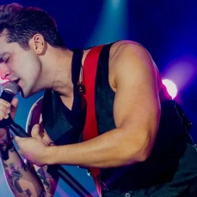 Retornando para Bento Gonçalves, o cantor sertanejo Luan Santana traz a sua nova turnê "Ao Vivo na Lua" nesta quarta-feira (18), no Pavilhão E do Parque de Eventos. Os ingressos ainda estão à venda a partir de R$ 95 (+taxas).<!-- NICAID(16061833) -->