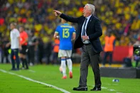 Brazil's Italian head coach Carlo Ancelotti gives instructions to his players during the 2026 FIFA World Cup South American qualifiers football match between Ecuador and Brazil at the Monumental Banco Pichincha stadium in Guayaquil, province of Guayas, Ecuador on June 5, 2025. (Photo by Rodrigo BUENDIA / AFP)Editoria: SPOLocal: GuayaquilIndexador: RODRIGO BUENDIASecao: soccerFonte: AFPFotógrafo: STF<!-- NICAID(16053579) -->