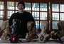 Reconhecido no mundo da tatuagem, artista transforma esculturas em troféus para festivais em todo o país