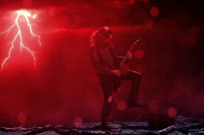Eddie Munson toca Metallica em Stranger Things