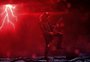 Metallica homenageia Eddie Munson, de "Stranger Things", durante show