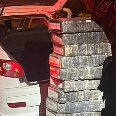 Brigada Militar apreende cerca de 150 quilos de maconha que estavam em um carro, em Caxias do Sul<!-- NICAID(15447066) -->