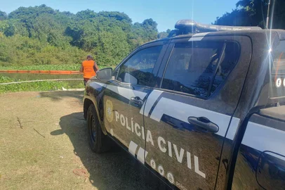 Corpo no Rio Gravataí<!-- NICAID(15408345) -->
