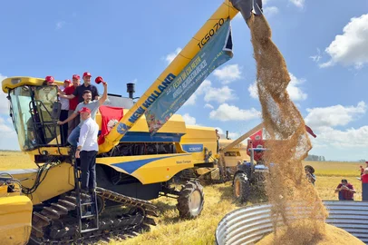 Abertura da colheita do arroz agroecológico em Viamão, no RS<!-- NICAID(15999362) -->