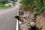 Alagamentos - Em poucos minutos choveu 90 milímetros, os boeiros subira, estouraram canos e a água destruiu o asfalto de estrada que liga os municípios<!-- NICAID(14705754) -->