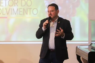 CAXIAS DO SUL, RS, BRASIL. 14/07/2025. Observatório de Turismo da Serra gaúcha é lançado em evento na UCS. Na foto, Ronaldo Santini secretário de turismo do Governo do Estado.Indexador: Bruno Todeschini<!-- NICAID(16080319) -->