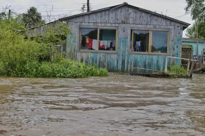 23/11/2023 - PORTO ALEGRE, RS, BRASIL- Mais de 200 pessoas estão fora de casa na ilha dos marinheiros, devido a enchente histórica. FOTO: LAURO ALVES, AGÊNCIA RBS<!-- NICAID(15606334) -->