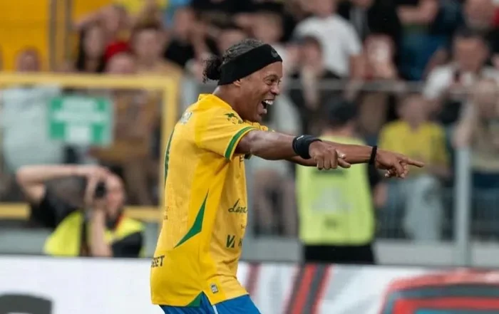 Reprodução / @ronaldinho / Instagram Reprodução / @ronaldinho / Instagram