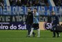 Mano Menezes defende jogador do Grêmio que fez longa viagem de carro antes de se lesionar contra o Corinthians