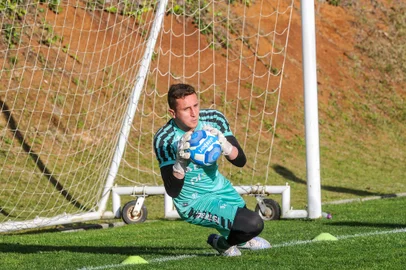 CAXIAS DO SUL, RS, BRASIL, 31/07/2023. Treino do Juventude no CT, goleiro Thiago Couto. (Neimar De Cesero/Agência RBS)Indexador: NEIMAR DE CESERO<!-- NICAID(15496725) -->