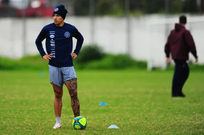 CAXIAS DO SUL, RS, BRASIL, 10/02/2022. Treino do Caxias no CT Baixada Rubra/Vanderlei Bersaghi. O Caxias está disputando a série D do Campeonato Brasileiro. Na foto, atacante Giovane Gomez. (Porthus Junior/Agência RBS)Indexador:                                 <!-- NICAID(15092431) -->