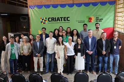 Sobrevivente de uma série de investidas do mercado imobiliário, por seu terreno altamente valorizado, a antiga Escola Estadual Maria Thereza da Silveira voltará a ter vida. Primeiro, com cursos rápidos e apresentações culturais, depois, em 2027, como Escola Técnica em Audiovisual e Economia Criativa, doravante chamada de Criatec. Na apresentação do projeto, ao lado do secretário da Cultura, Eduardo Loureiro, a secretária da Educação, Raquel Teixeira, destacou os fundamentos que embasaram a decisão do governo Eduardo Leite de preservar a Maria Thereza como escola, em vez de vender o terreno para uma construtora, como se pretendia no passado.  <!-- NICAID(16161490) -->