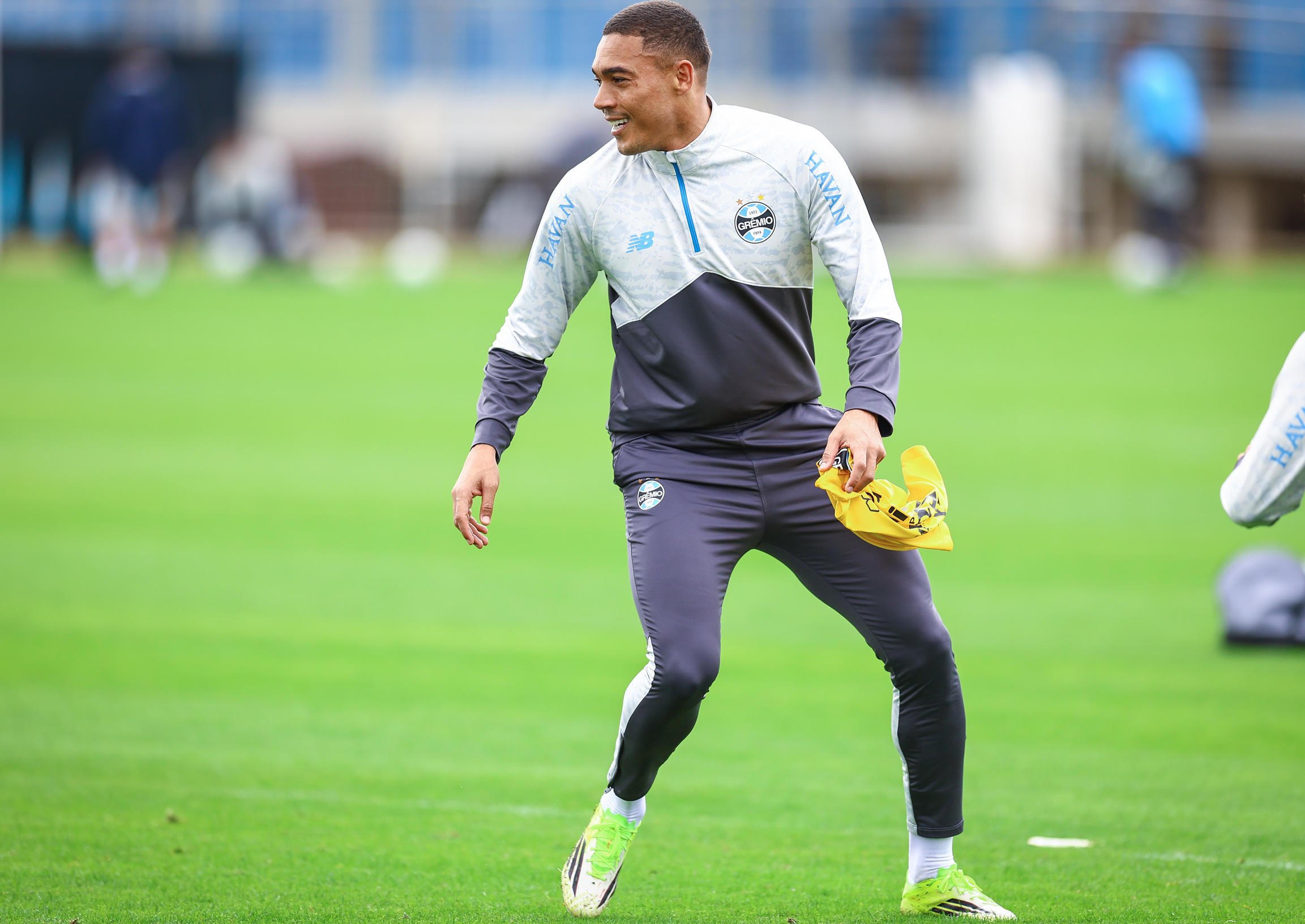 Artilheiro de volta e volante suspenso: as prováveis mudanças do Grêmio para enfrentar o Fluminense