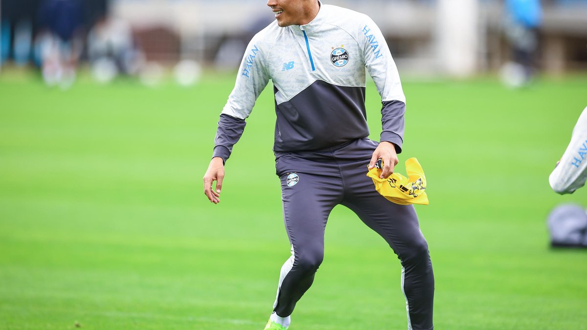 Artilheiro de volta e volante suspenso: as prováveis mudanças do Grêmio para enfrentar o Fluminense