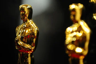 Oscar statuettes are on display during the opening of an exhibition of Oscar statuettes at Grand Central Station in New York, February 23, 2011. The free exhibition features the actual Oscar statuettes that will be presented to this years Best Actor and Best Actress at the 83rd Academy Awards, Billy Wilders Best Picture Oscar for The Apartment (1960) and a series of Oscar statuettes in various stages of completion. The 83rd Annual Academy Awards are scheduled to take place in Los Angeles on February 27, 2011. AFP PHOTO/Emmanuel Dunand<!-- NICAID(6805006) -->
