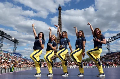 Brazil's Rebeca Andrade, Brazil's Jade Barbosa, Brazil's Lorrane Oliveira, Brazil's Flavia Saraiva and Brazil's Julia Soares, artistic gymnastics bronze medallists, celebrates on stage at the Champions Park at Trocadero during the Paris 2024 Olympic Games in Paris on August 7, 2024, with the Eiffel Tower visible in the background. (Photo by Jack GUEZ / AFP)<!-- NICAID(15835653) -->
