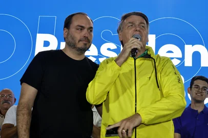 2° Seminário Nacional de Comunicação do Partido Liberal em FortalezaCE - BOLSONARO/PL/SEMINÁRIO  - POLÍTICA - O ex-presidente do Brasil, Jair   Bolsonaro (d), acompanhado por seu   filho, o vereador Carlos Bolsonaro (PL-  RJ)(e), ao participar do II Seminário   Nacional de Comunicação do Partido   Liberal (PL) realizado no Centro de   Eventos em Fortaleza, no Ceará, nesta   sexta-feira, 30 de março de 2025.   30/05/2025 - Foto: LC MOREIRA/THENEWS2/ESTADÃO CONTEÚDOEditoria: POLÍTICALocal: FORTALEZAIndexador: LC MOREIRAFonte: Thenews2Fotógrafo: THENEWS2<!-- NICAID(16061757) -->